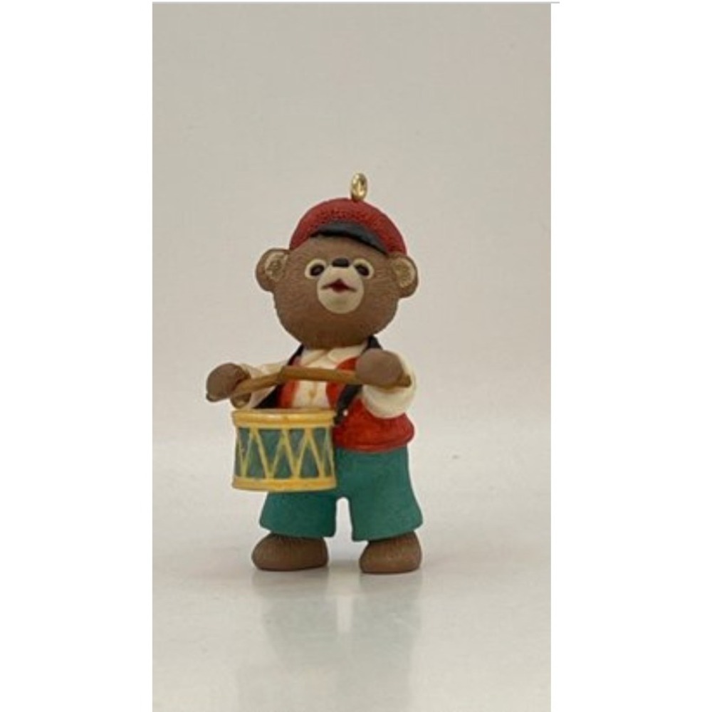 1991 HALLMARK KEEPSAKE CHRISTMAS ORNAMENT "FANFARE BEAR" TENDER TOUCHES